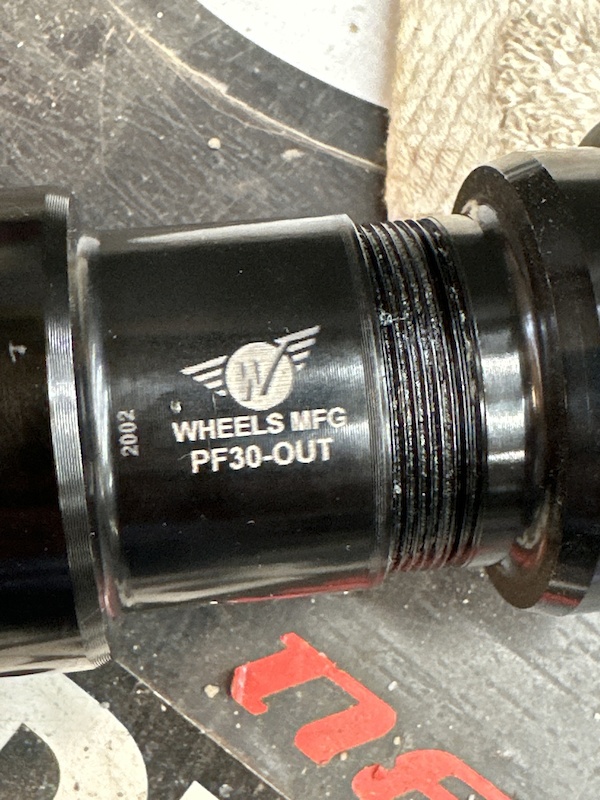 2021 Wheels Mfg PF30OUT BB 24mm Shimano Like New For Sale