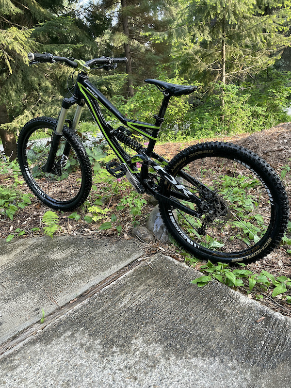 Mountain Bike Specialized Status 2014 Downhill Mountain