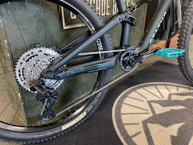 Changed the gearing to GX Eagle with an E.13 Helix R 9-50 cassette.