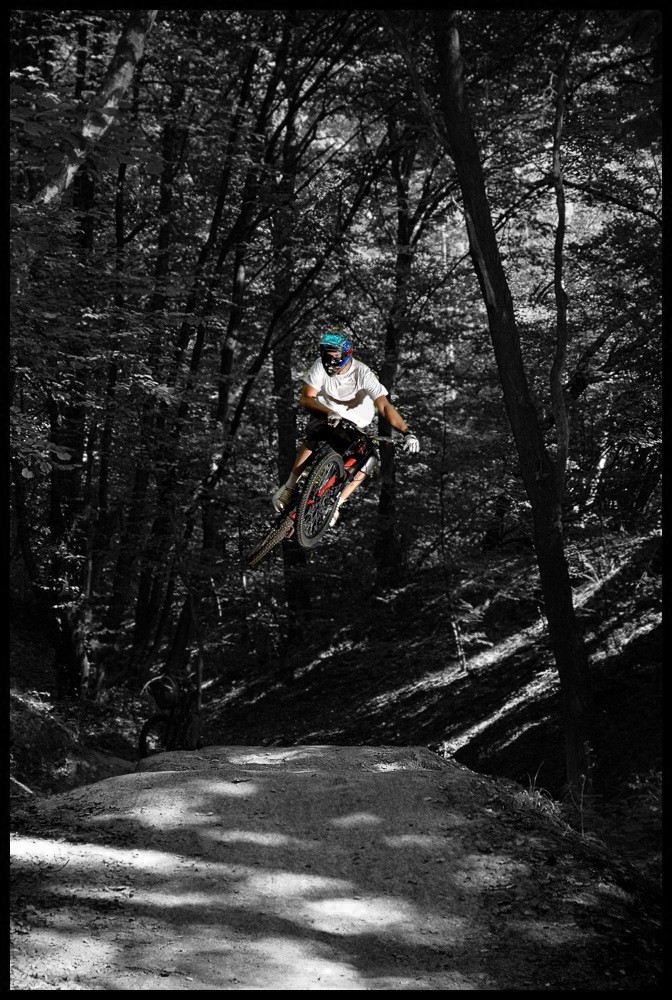 Edited By Vahhab Aboonour
Original photo at http://www.pinkbike.com/photo/2458487/