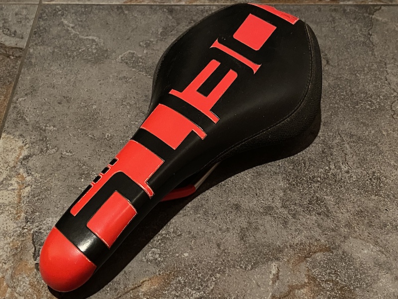 Deity Speedtrap Saddle red For Sale