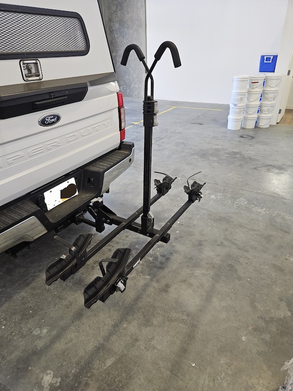 Thule 2 Bike Rack Hitch Mount For Sale