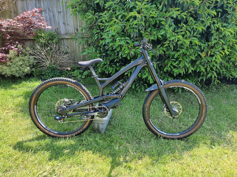 2017 YT Tues Downhill DH bike For Sale