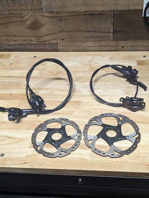 2022 Shimano XT Brakes 2 Piston 2 sets of rotors For Sale