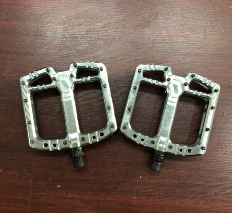 deity tmac flat pedals