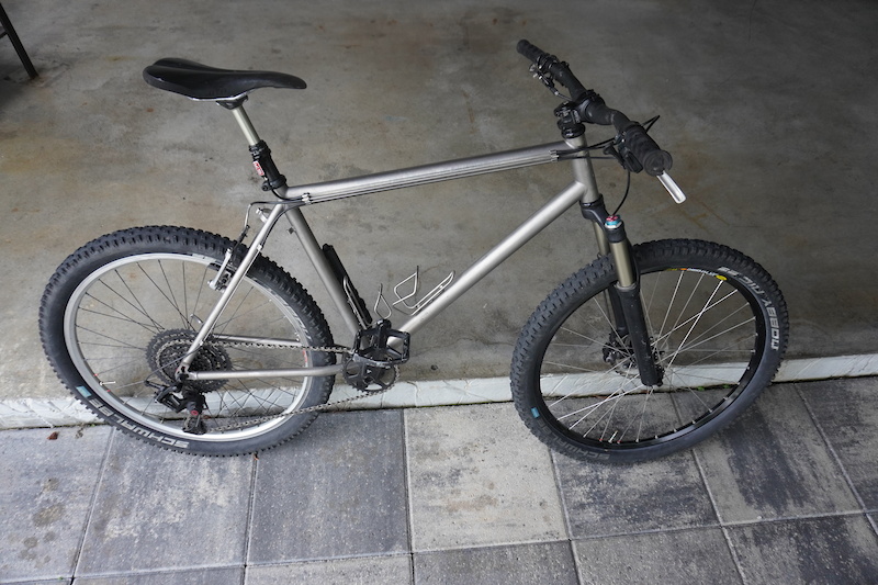 Diamondback titanium hot sale mountain bike