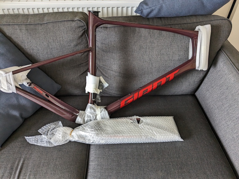 Giant revolt clearance frameset