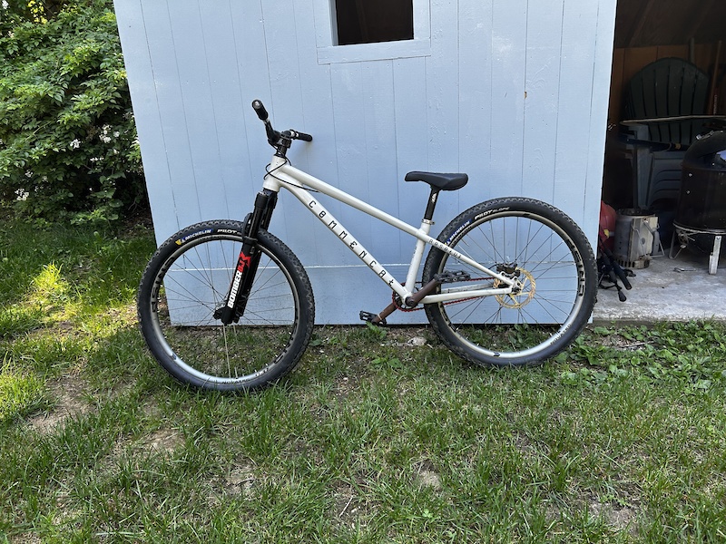 Commencal dirt best sale jump bike