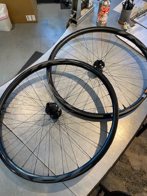 Giant carbon wheelsets hot sale