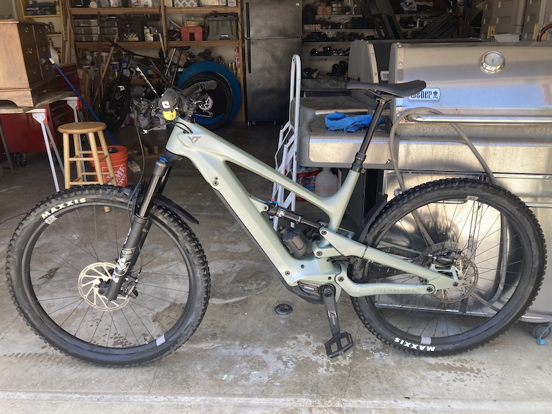 yt decoy electric mountain bike