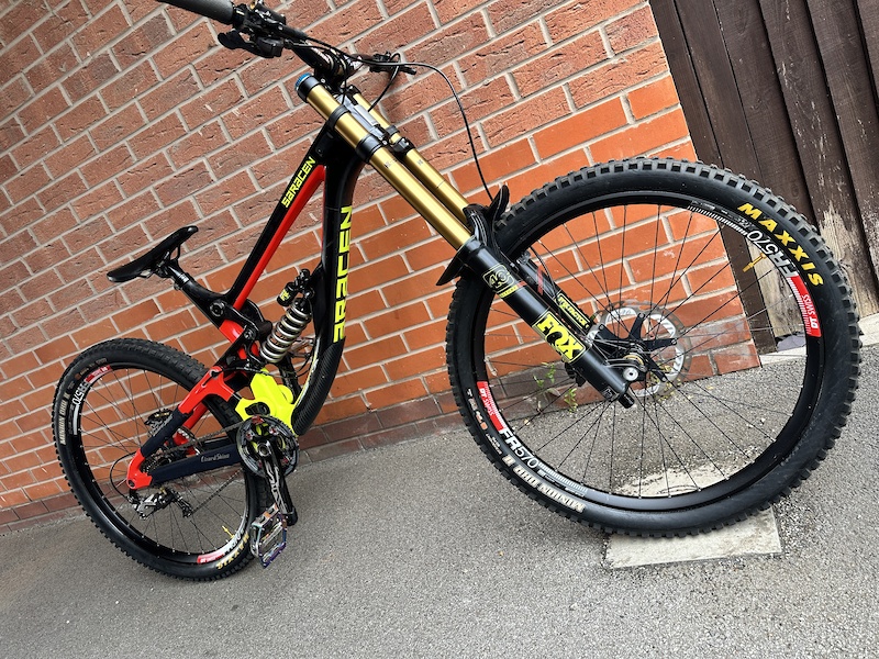 2018 Saracen Myst Team Pro Carbon Downhill Bike For Sale