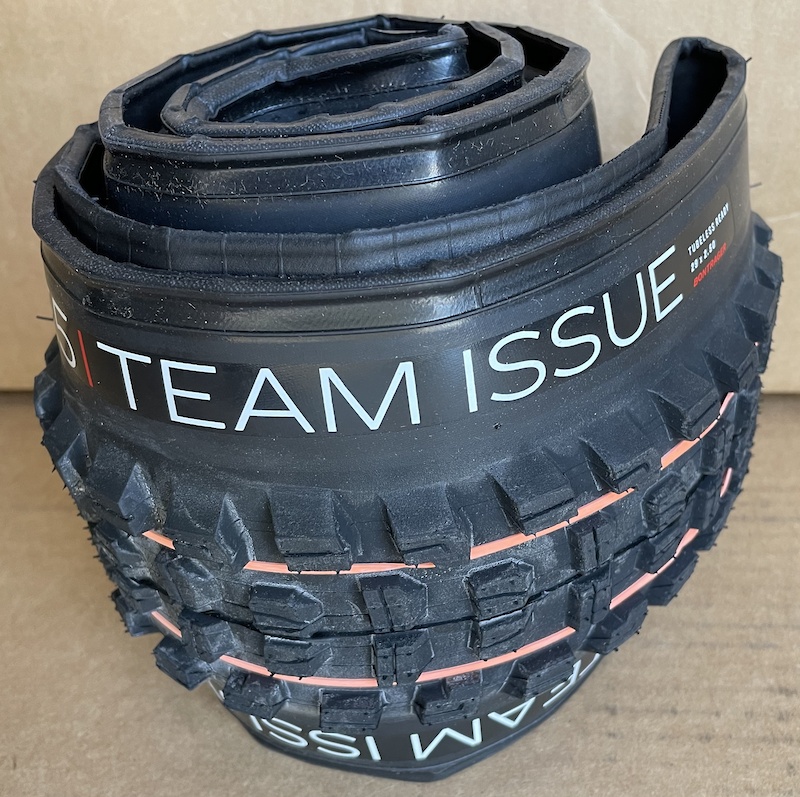 Bontrager SE5 Team Issue TLR 29 x 2.5” tire NEW For Sale