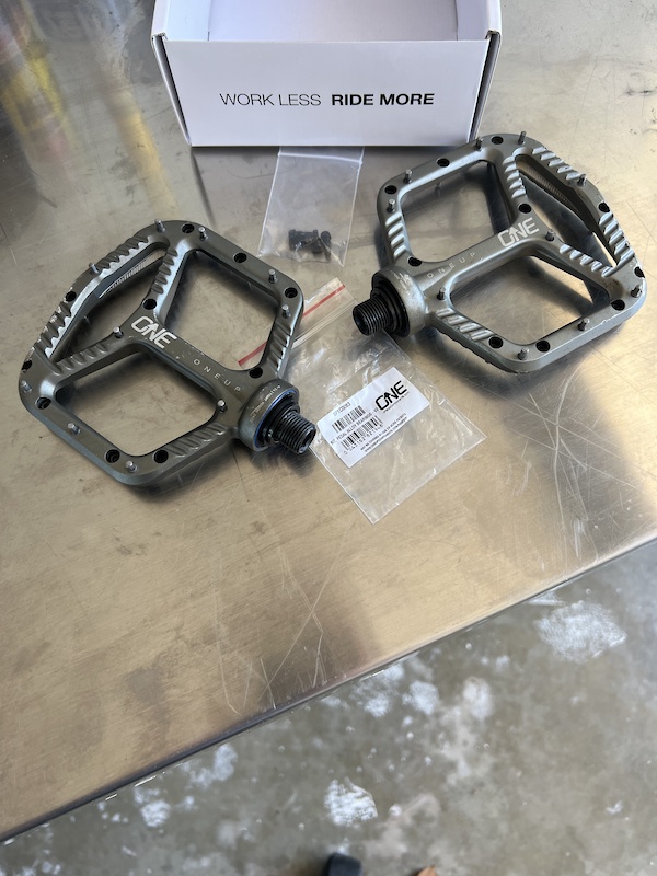 Flat pedals best sale for sale