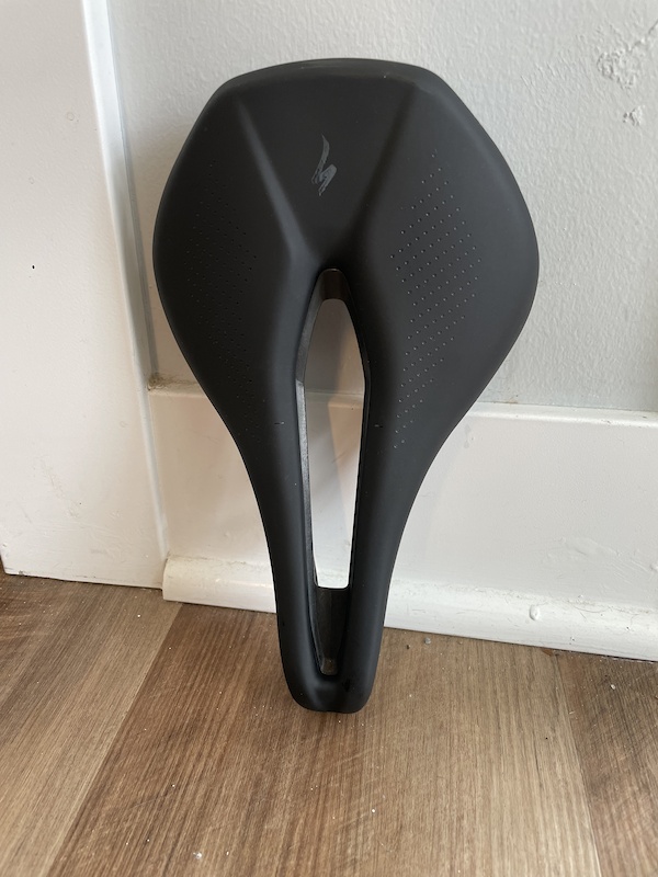 Selle VTT Specialized Phenom Comp – Largeur 143mm, Rails CrMo 7x7mm, 255g, Peu Utilisée