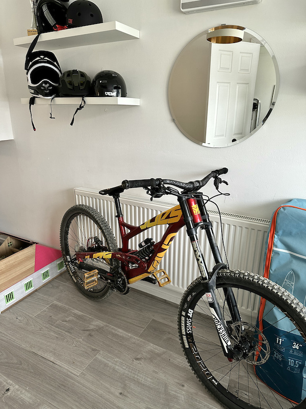 2015 YT TUES AL COMP DOWNHILL BIKE For Sale