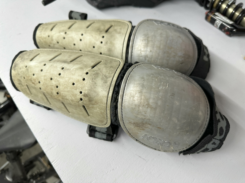 SixSixOne Shin/Knee Pads & Roach Arm Pads For Sale