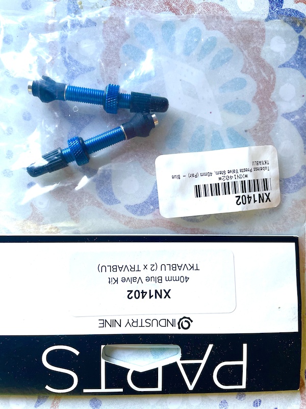 Industry 9 tubeless valve stem kit For Sale