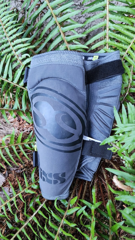 iXS Carve EVO Race genouillères noir XL, 120.00 CHF