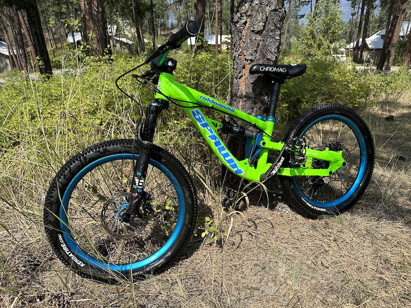 Mountain bike neon discount green