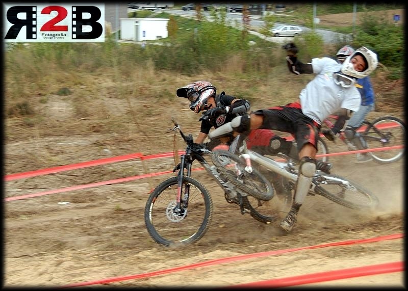 The white rider crashed at the jump then the black rider hit him to hard! Really bad Crash!
