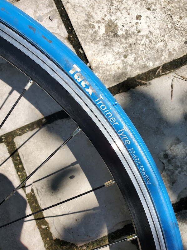 700c trainer tyre