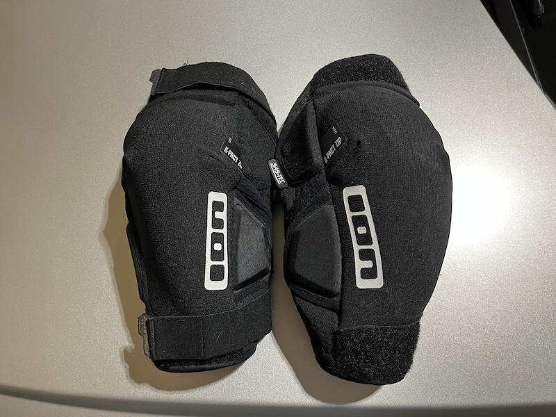 ION KPact Zip knee pads, size Medium For Sale