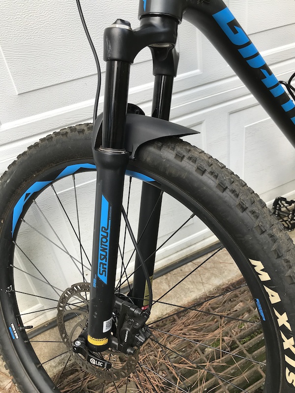 Giant fathom 3 mountain best sale bike 2019