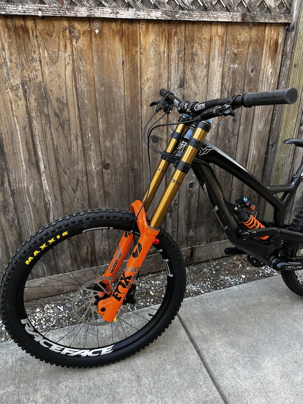 2016 YT Tues CF (new build) For Sale 2016 YT Tues CF (new build) For Sale