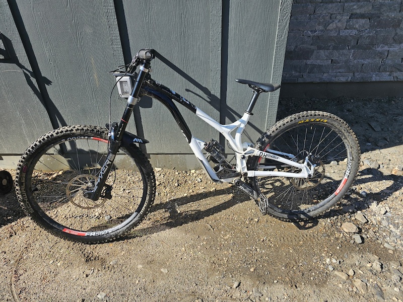 Commencal supreme discount dh 29 team