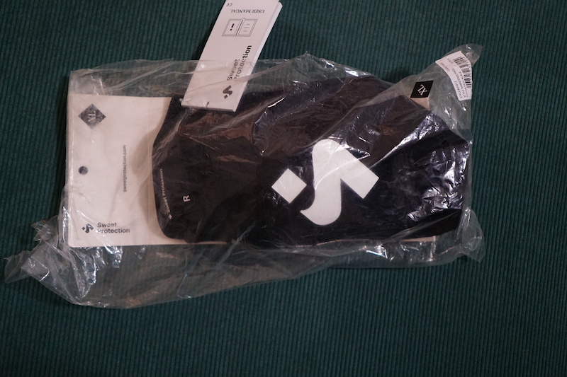 2023 NIB Sweet Protection Knee Pads (XL) For Sale