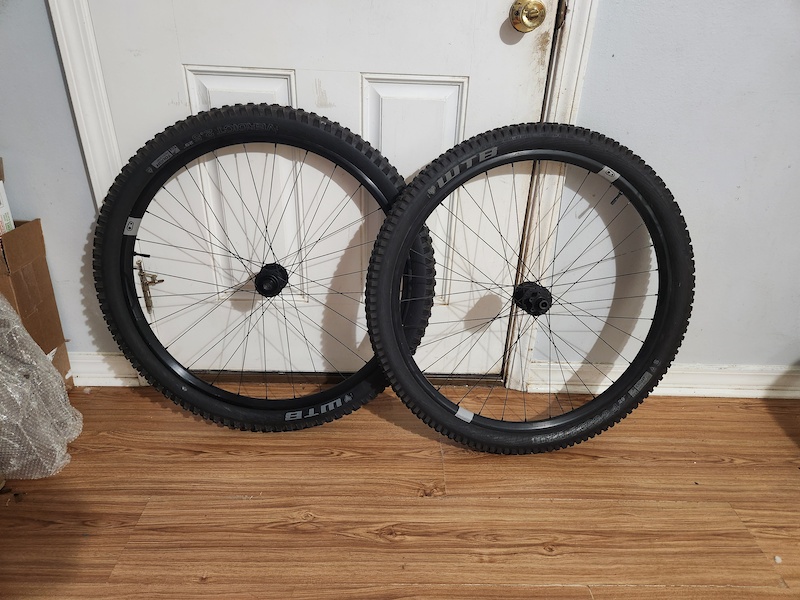 2022 Crank bros synthesis wheelset with WTB tires For Sale