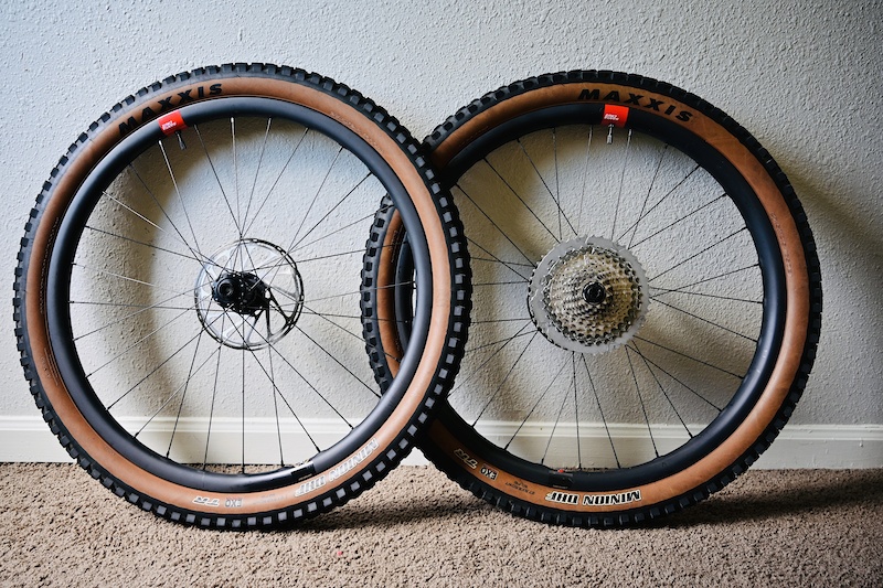 2021 Santa Cruz Reserve 30 27.5 set with i9 Hydra hubs For Sale