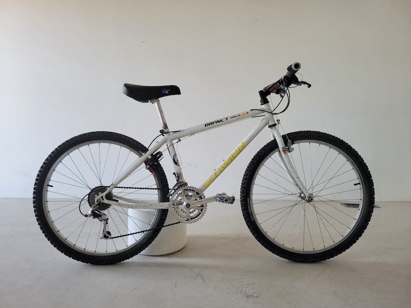 Schwinn impact pro mos best sale mountain bike