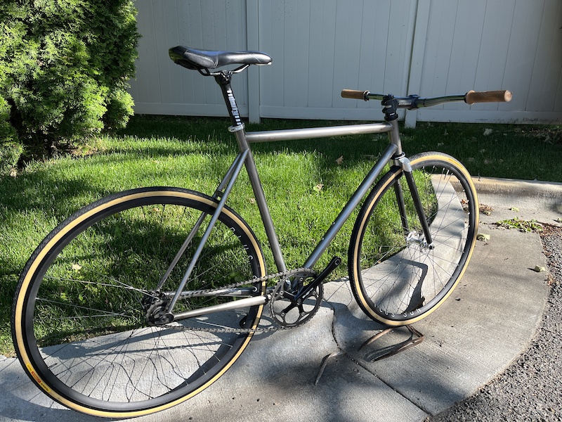 Custom track online bike