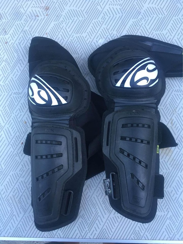 2021 Knee shin guard IXS Medium For Sale