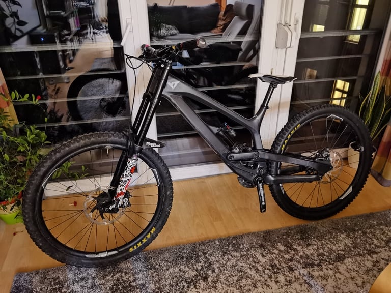 yt tues xl