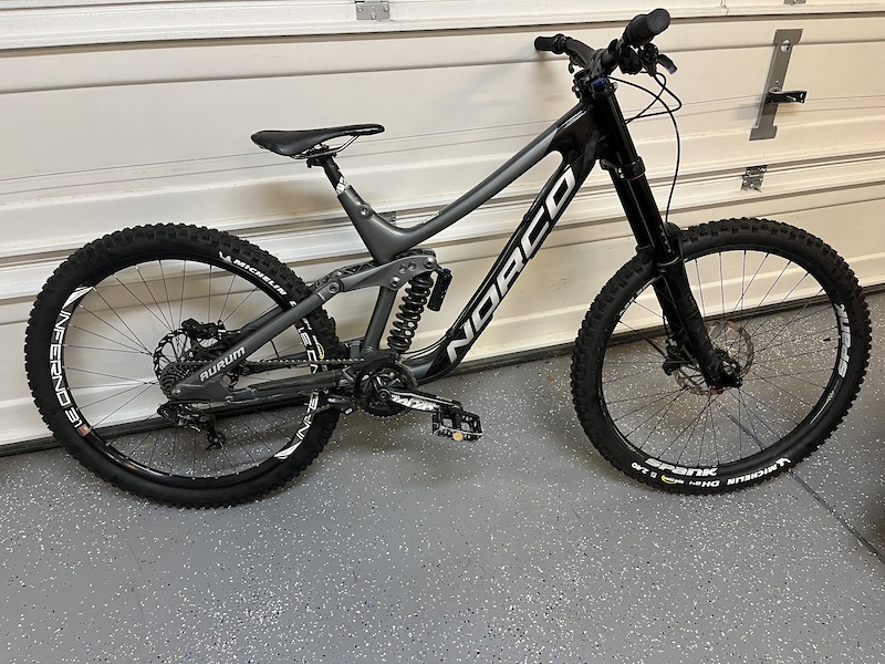 2018 Norco Aurum carbon DH bike size large For Sale