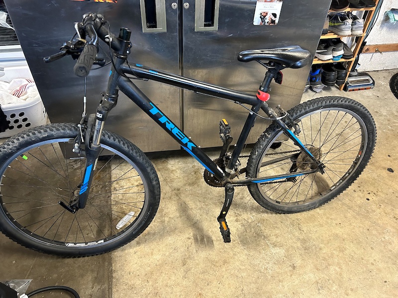 2017 Trek 820 M L Mountain Bike For Sale