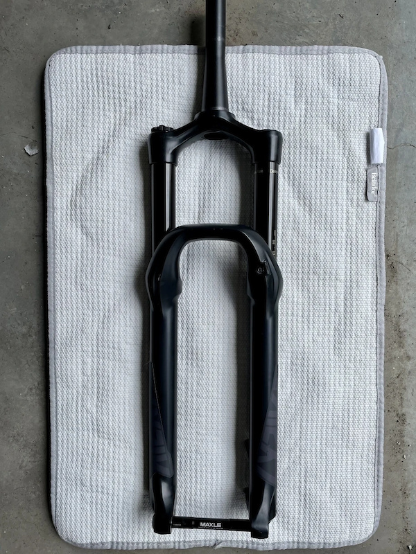 Rockshox Lyrik Ultimate Fourche Suspension VTT 29 Pouces - 180mm RC2 42mm Décalée - 15x110mm Boost - Rouge