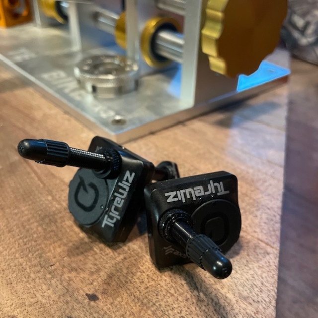 2023 SRAM Quarq TyreWiz AXS Air Pressure Zipp Price Drop For Sale