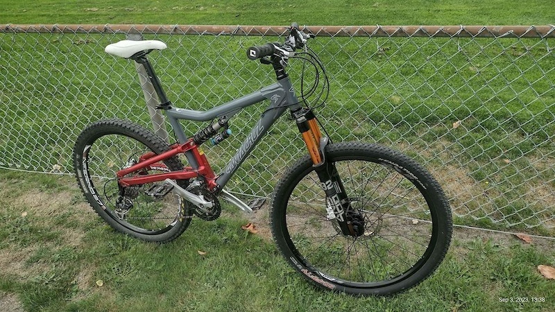 2008 Custom Santa Cruz Heckler for year round riding For Sale