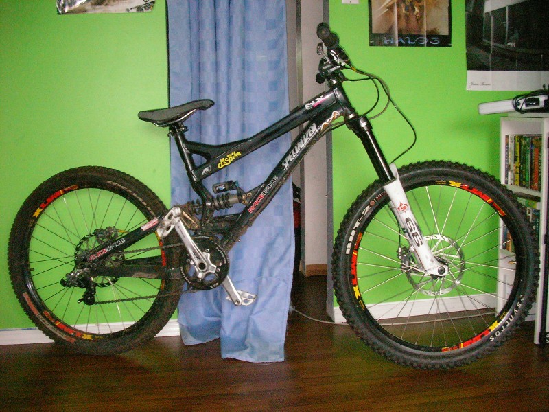 07 Sx trail.. some new up dates.. 08 XT crankset, 08 X9 short cage, 09 x9 shifter, Thomson elite post, have a gold Ck headset as well just no tools to take it out