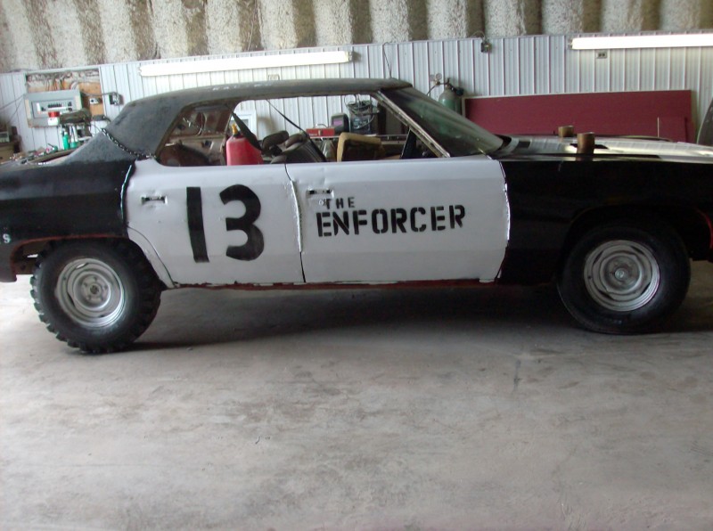 Picture of my dads derby car. 1975 Chevrolet Impala.  

Imagin this thing with a trailer fulla bikes.. sick shuttle rig!!:)