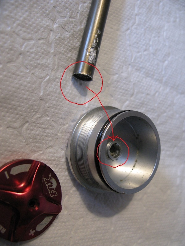 Busted Fox 36 van R shaft connection to top cap assembly