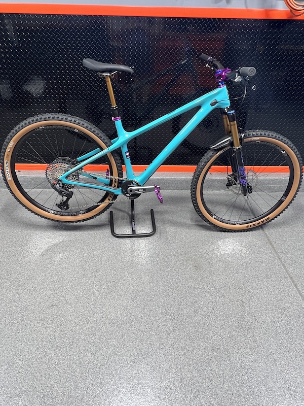 Yeti arc deals carbon for sale