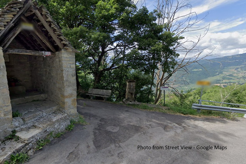 Fontana funzionante anche in periodo estivo.
Fountain also functioning in summer.
(Photo from StreetView Google Maps)