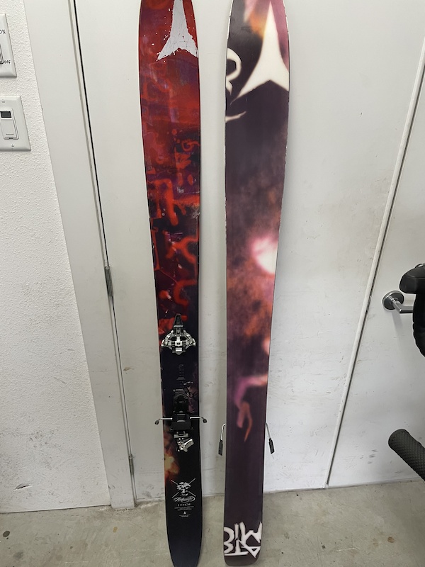 2019 Atomic skis with climbing skins For Sale