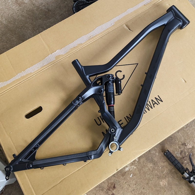 Vitus sommet sales frame