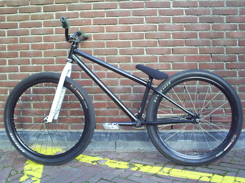 Got rid of the Doberman...Suburban now, still need a rear wheel (this one isn't mine) and need to cut the steerer which I probably won't do for a long time because i'm that lazy.