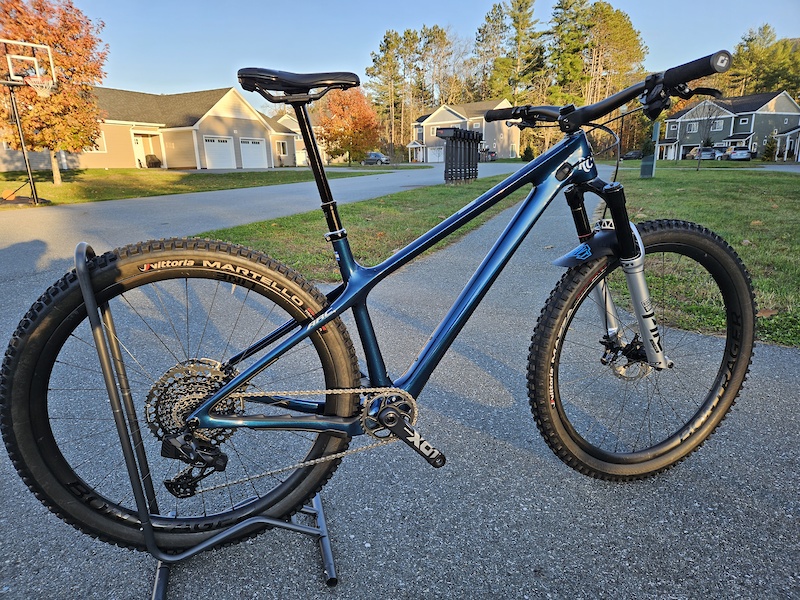 2023 Yeti Arc large Cobalt blue Reduced. For Sale